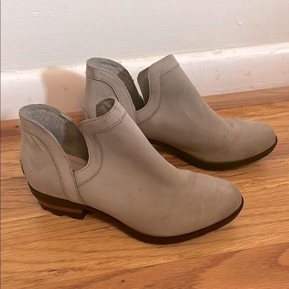 Sorel Gray Ankle Boots with Elastic Panels size 7 - Picture 1 of 10